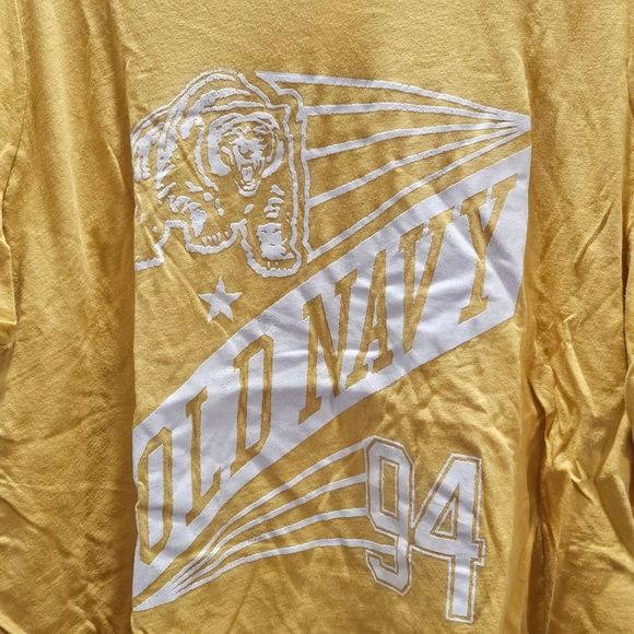 NWT Old Navy Yellow and White Bear '94 Graphic T-Shirt 3X - Picture 4 of 5